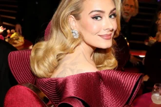 Zdjęcie przedstawiające Adele. InterpretacjePiosenek.pl - Największa baza interpretacji piosenek w Polsce.