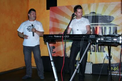 Zdjęcie przedstawiające Akcent. InterpretacjePiosenek.pl - Największa baza interpretacji piosenek w Polsce.