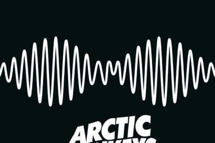 Zdjęcie przedstawiające Arctic Monkeys. InterpretacjePiosenek.pl - Największa baza interpretacji piosenek w Polsce.