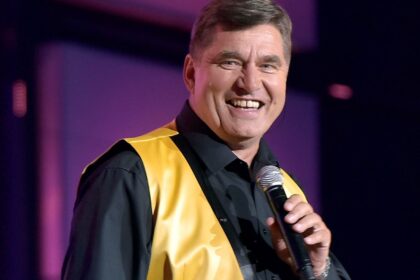 Zdjęcie przedstawiające Bayer full. InterpretacjePiosenek.pl - Największa baza interpretacji piosenek w Polsce.