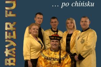 Zdjęcie przedstawiające Bayer full. InterpretacjePiosenek.pl - Największa baza interpretacji piosenek w Polsce.