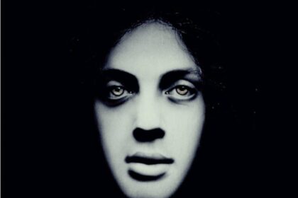 Zdjęcie przedstawiające Billy Joel. InterpretacjePiosenek.pl - Największa baza interpretacji piosenek w Polsce.