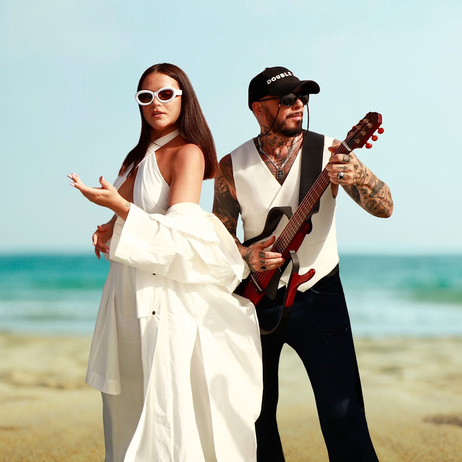 Zdjęcie przedstawiające Blue Café. InterpretacjePiosenek.pl - Największa baza interpretacji piosenek w Polsce.