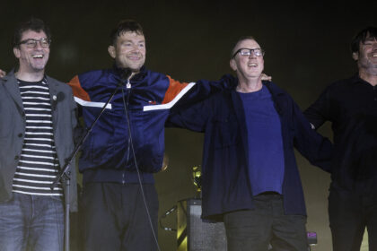 Zdjęcie przedstawiające Blur. InterpretacjePiosenek.pl - Największa baza interpretacji piosenek w Polsce.