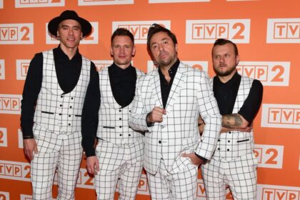 Zdjęcie przedstawiające Boys. InterpretacjePiosenek.pl - Największa baza interpretacji piosenek w Polsce.