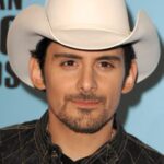 Zdjęcie przedstawiające Brad Paisley. InterpretacjePiosenek.pl - Największa baza interpretacji piosenek w Polsce.