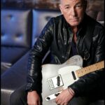 Zdjęcie przedstawiające Bruce Springsteen. InterpretacjePiosenek.pl - Największa baza interpretacji piosenek w Polsce.