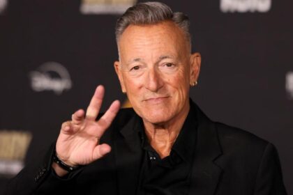 Zdjęcie przedstawiające Bruce Springsteen. InterpretacjePiosenek.pl - Największa baza interpretacji piosenek w Polsce.