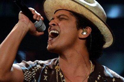Zdjęcie przedstawiające Bruno Mars. InterpretacjePiosenek.pl - Największa baza interpretacji piosenek w Polsce.