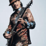 Zdjęcie przedstawiające Carlos Santana. InterpretacjePiosenek.pl - Największa baza interpretacji piosenek w Polsce.