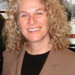 Zdjęcie przedstawiające Carole King. InterpretacjePiosenek.pl - Największa baza interpretacji piosenek w Polsce.