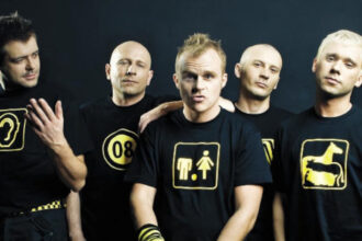 Zdjęcie przedstawiające Coma. InterpretacjePiosenek.pl - Największa baza interpretacji piosenek w Polsce.