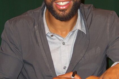 Zdjęcie przedstawiające Common. InterpretacjePiosenek.pl - Największa baza interpretacji piosenek w Polsce.