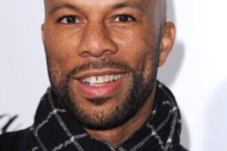 Zdjęcie przedstawiające Common. InterpretacjePiosenek.pl - Największa baza interpretacji piosenek w Polsce.