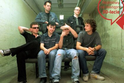 Zdjęcie przedstawiające Cool kids of death. InterpretacjePiosenek.pl - Największa baza interpretacji piosenek w Polsce.