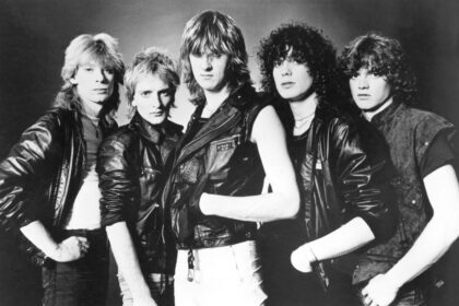 Zdjęcie przedstawiające Def Leppard. InterpretacjePiosenek.pl - Największa baza interpretacji piosenek w Polsce.