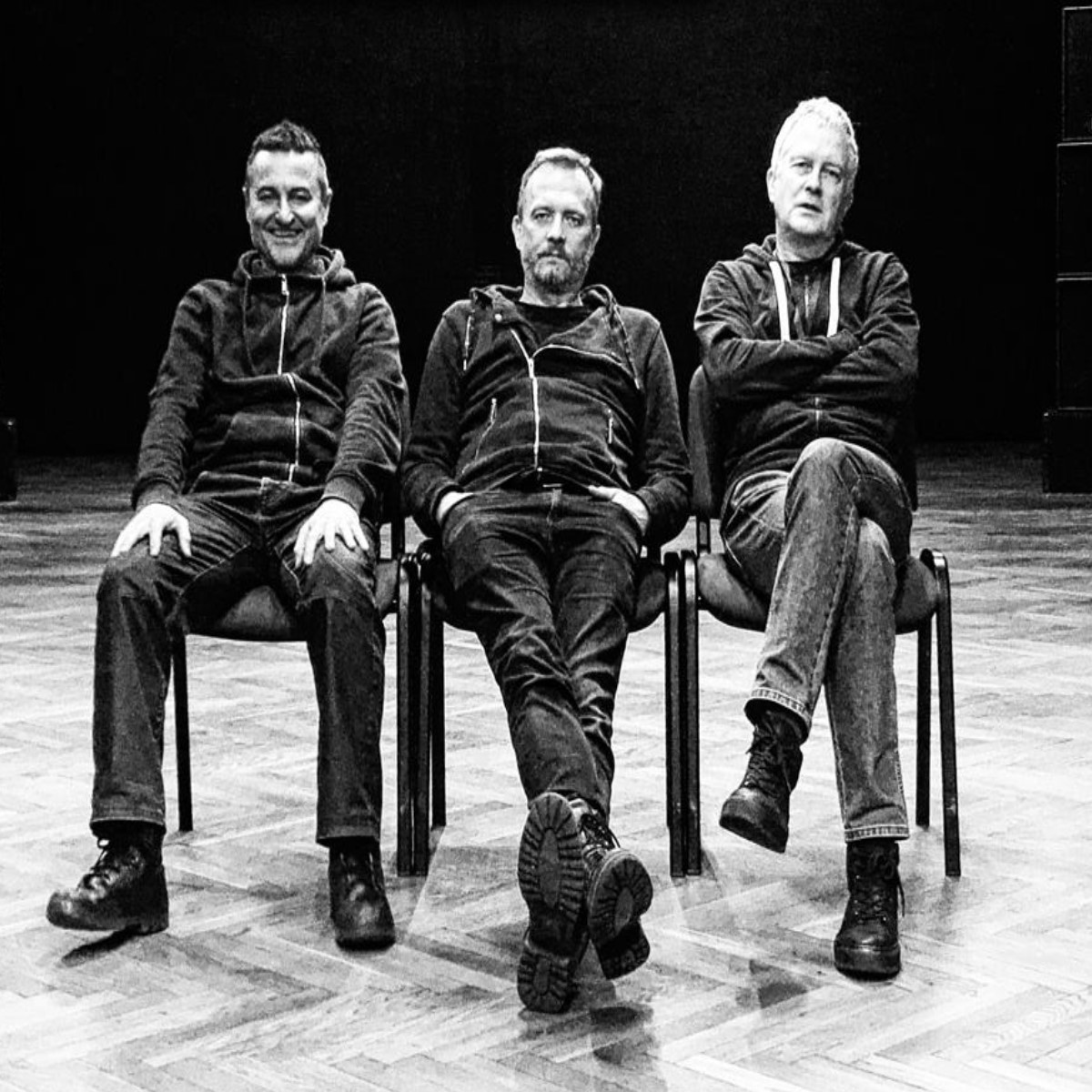 Zdjęcie przedstawiające Dezerter. InterpretacjePiosenek.pl - Największa baza interpretacji piosenek w Polsce.