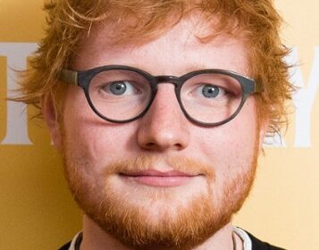 Zdjęcie przedstawiające Ed Sheeran. InterpretacjePiosenek.pl - Największa baza interpretacji piosenek w Polsce.