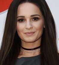 Zdjęcie przedstawiające Ewelina Lisowska. InterpretacjePiosenek.pl - Największa baza interpretacji piosenek w Polsce.