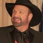 Zdjęcie przedstawiające Garth Brooks. InterpretacjePiosenek.pl - Największa baza interpretacji piosenek w Polsce.