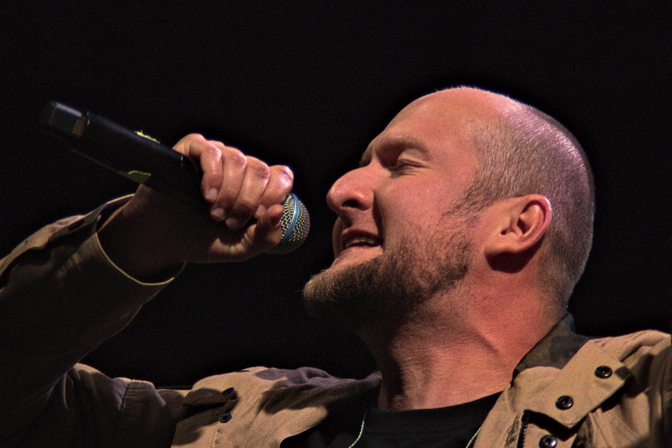 Zdjęcie przedstawiające Grubson. InterpretacjePiosenek.pl - Największa baza interpretacji piosenek w Polsce.