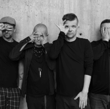 Zdjęcie przedstawiające Hurt. InterpretacjePiosenek.pl - Największa baza interpretacji piosenek w Polsce.