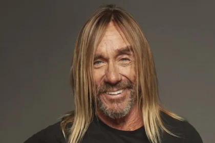 Zdjęcie przedstawiające Iggy Pop. InterpretacjePiosenek.pl - Największa baza interpretacji piosenek w Polsce.