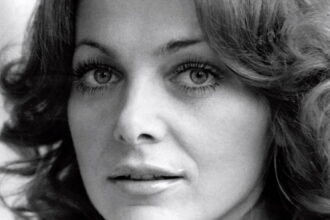 Zdjęcie przedstawiające Irena Jarocka. InterpretacjePiosenek.pl - Największa baza interpretacji piosenek w Polsce.