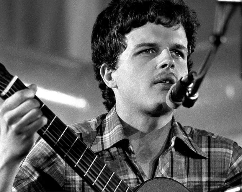 Zdjęcie przedstawiające Jacek Kaczmarski. InterpretacjePiosenek.pl - Największa baza interpretacji piosenek w Polsce.