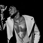 Zdjęcie przedstawiające James Brown. InterpretacjePiosenek.pl - Największa baza interpretacji piosenek w Polsce.