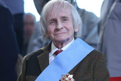 Zdjęcie przedstawiające Jan Krzysztof Kelus. InterpretacjePiosenek.pl - Największa baza interpretacji piosenek w Polsce.