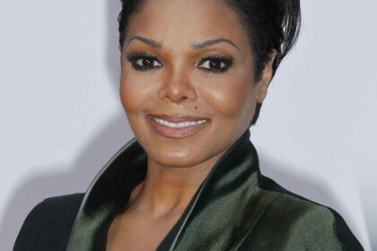 Zdjęcie przedstawiające Janet Jackson. InterpretacjePiosenek.pl - Największa baza interpretacji piosenek w Polsce.