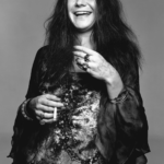 Zdjęcie przedstawiające Janis Joplin. InterpretacjePiosenek.pl - Największa baza interpretacji piosenek w Polsce.