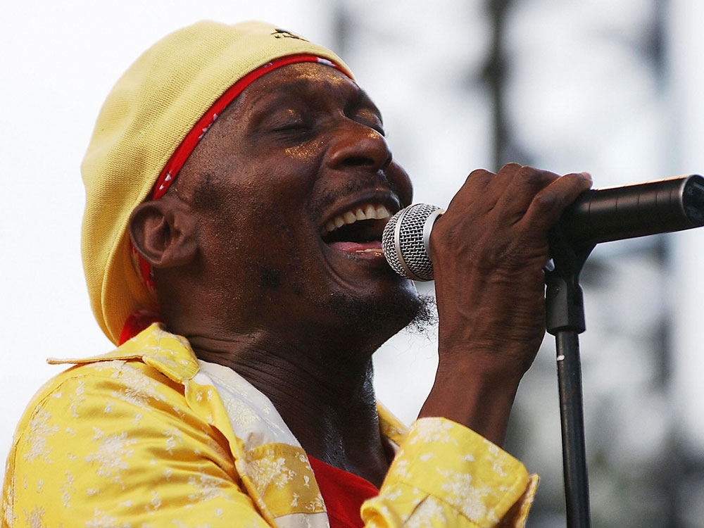 Zdjęcie przedstawiające Jimmy Cliff. InterpretacjePiosenek.pl - Największa baza interpretacji piosenek w Polsce.