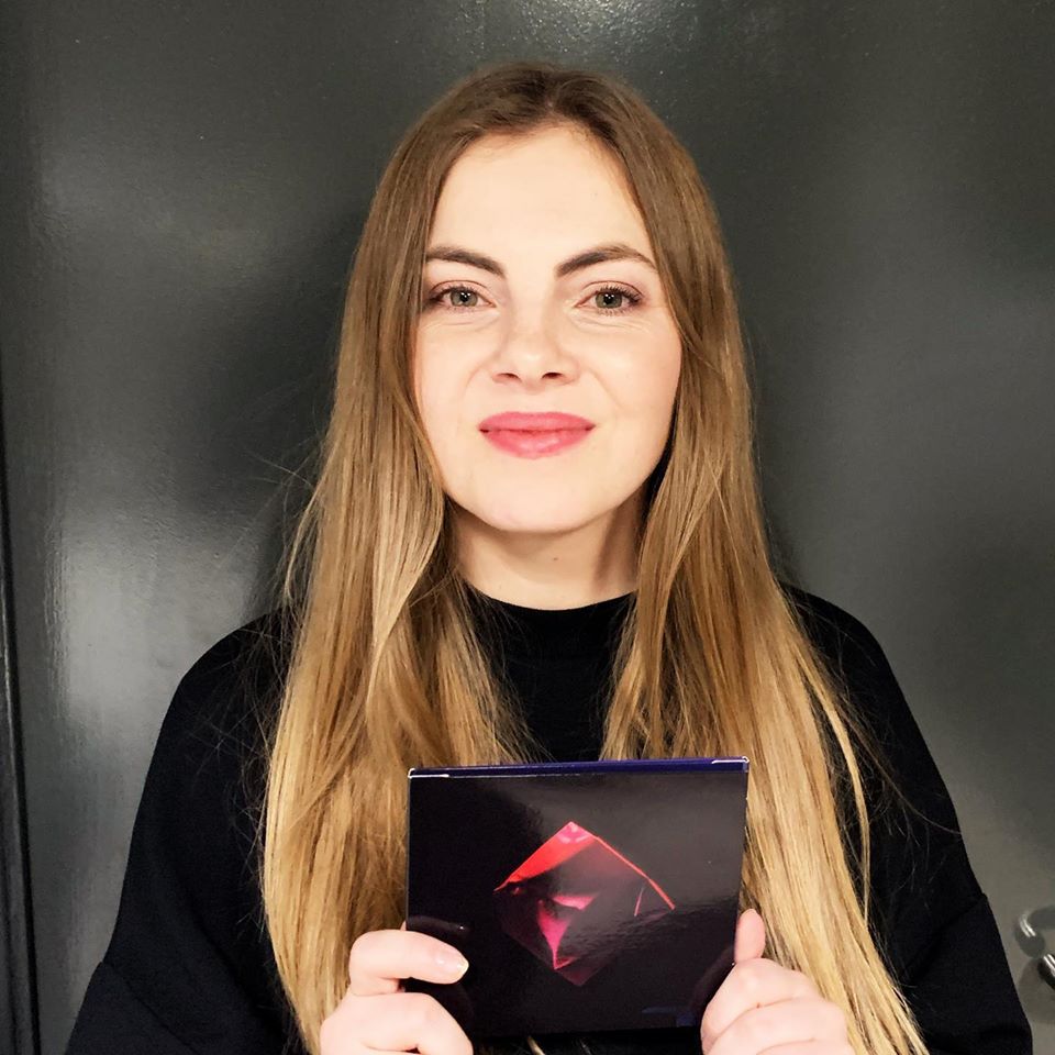 Zdjęcie przedstawiające Julia Marcell. InterpretacjePiosenek.pl - Największa baza interpretacji piosenek w Polsce.