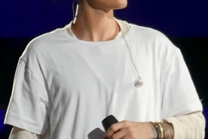 Zdjęcie przedstawiające Justin Bieber. InterpretacjePiosenek.pl - Największa baza interpretacji piosenek w Polsce.