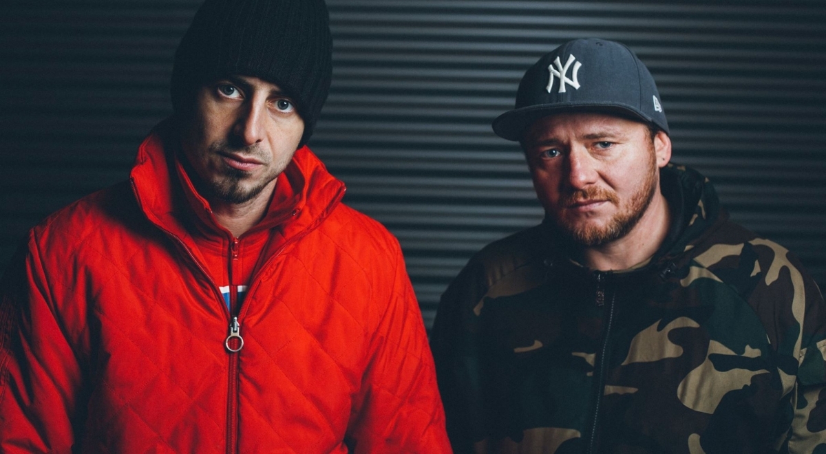 Zdjęcie przedstawiające Kaliber 44. InterpretacjePiosenek.pl - Największa baza interpretacji piosenek w Polsce.