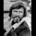 Zdjęcie przedstawiające Kris Kristofferson. InterpretacjePiosenek.pl - Największa baza interpretacji piosenek w Polsce.