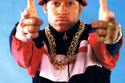 Zdjęcie przedstawiające LL Cool J. InterpretacjePiosenek.pl - Największa baza interpretacji piosenek w Polsce.