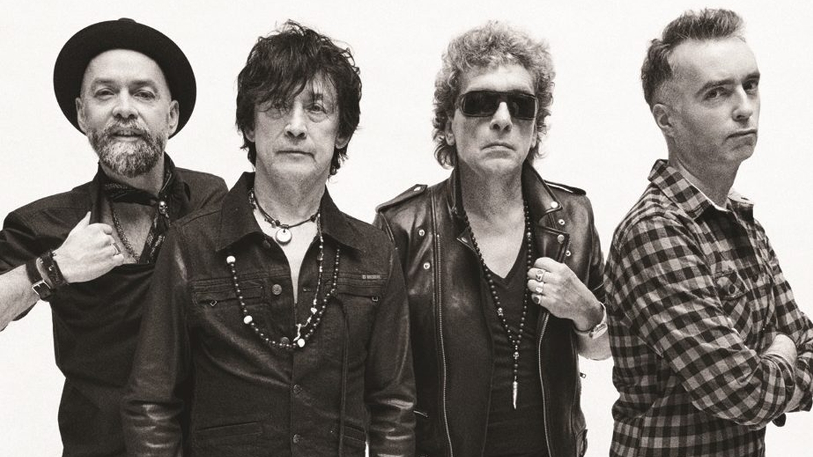 Zdjęcie przedstawiające Lady Pank. InterpretacjePiosenek.pl - Największa baza interpretacji piosenek w Polsce.