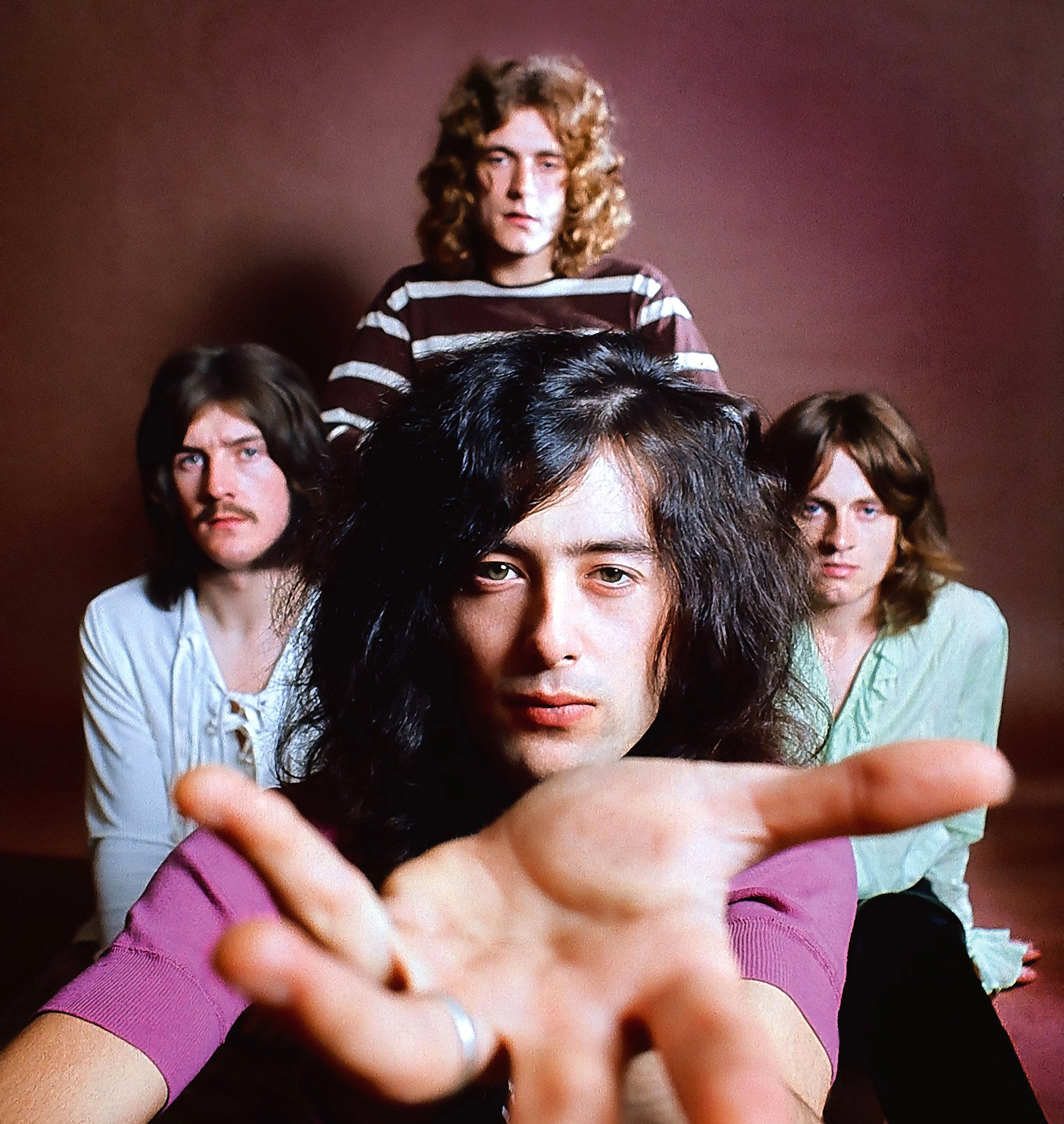 Zdjęcie przedstawiające Led Zeppelin. InterpretacjePiosenek.pl - Największa baza interpretacji piosenek w Polsce.