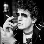 Zdjęcie przedstawiające Lou Reed. InterpretacjePiosenek.pl - Największa baza interpretacji piosenek w Polsce.