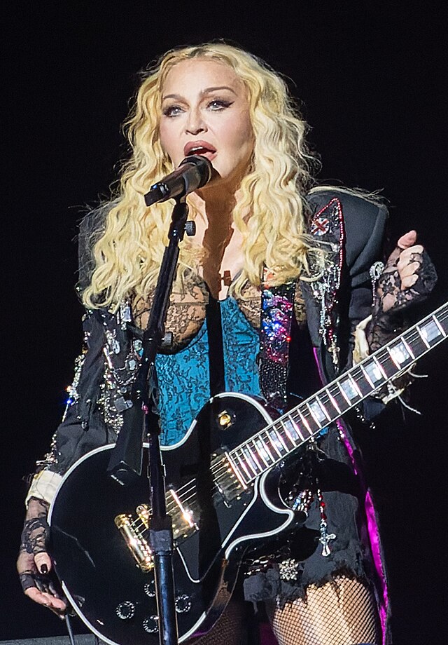 Zdjęcie przedstawiające Madonna. InterpretacjePiosenek.pl - Największa baza interpretacji piosenek w Polsce.