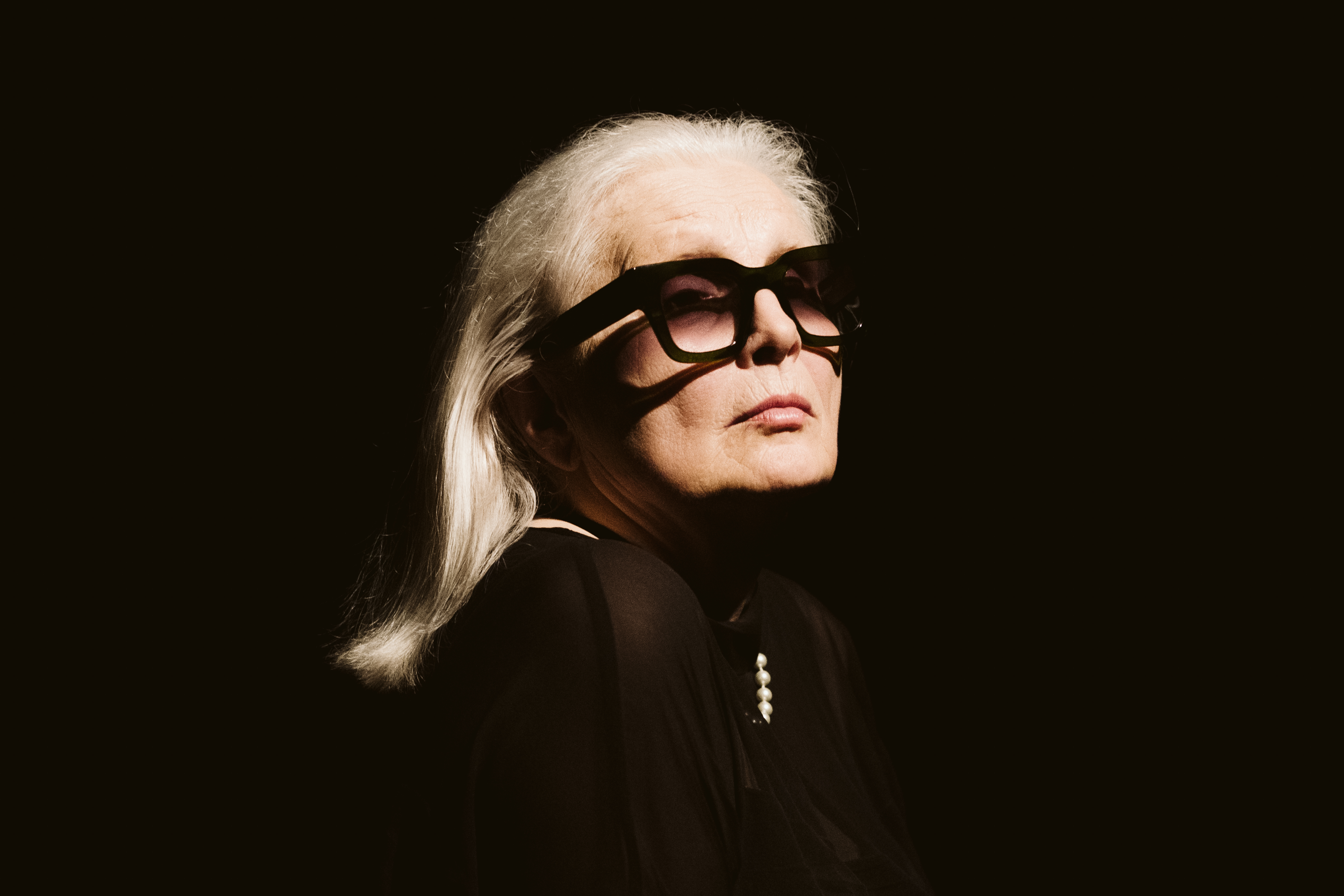 Zdjęcie przedstawiające Magda Umer. InterpretacjePiosenek.pl - Największa baza interpretacji piosenek w Polsce.