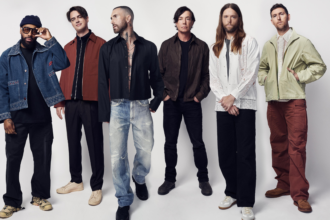 Zdjęcie przedstawiające Maroon 5. InterpretacjePiosenek.pl - Największa baza interpretacji piosenek w Polsce.