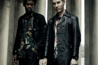 Zdjęcie przedstawiające Massive Attack. InterpretacjePiosenek.pl - Największa baza interpretacji piosenek w Polsce.