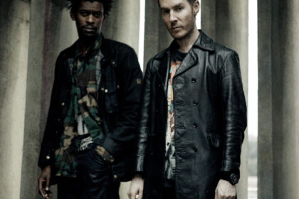 Zdjęcie przedstawiające Massive Attack. InterpretacjePiosenek.pl - Największa baza interpretacji piosenek w Polsce.