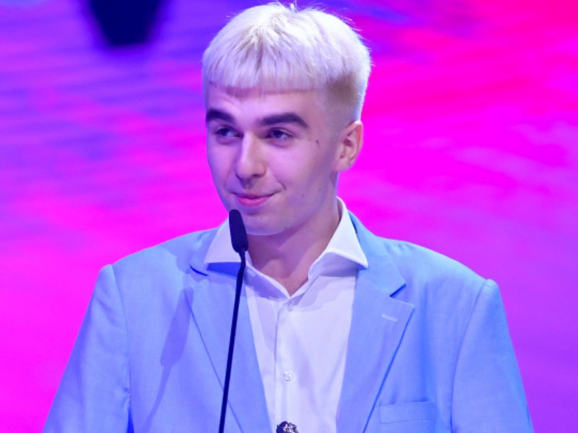 Zdjęcie przedstawiające Mata. InterpretacjePiosenek.pl - Największa baza interpretacji piosenek w Polsce.