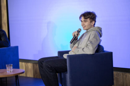 Zdjęcie przedstawiające Mata. InterpretacjePiosenek.pl - Największa baza interpretacji piosenek w Polsce.