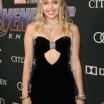 Zdjęcie przedstawiające Miley Cyrus. InterpretacjePiosenek.pl - Największa baza interpretacji piosenek w Polsce.